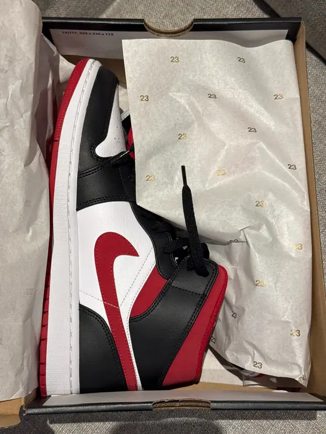 NIKE AIR JORDAN 1 MID WHITE/GYM RED BLACK MEN 9 in Men's Shoes in Markham / York Region - Image 4