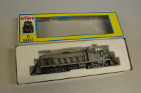 HO Scale Model Railroad Locomotive Atlas/Kato Undecorated RS3