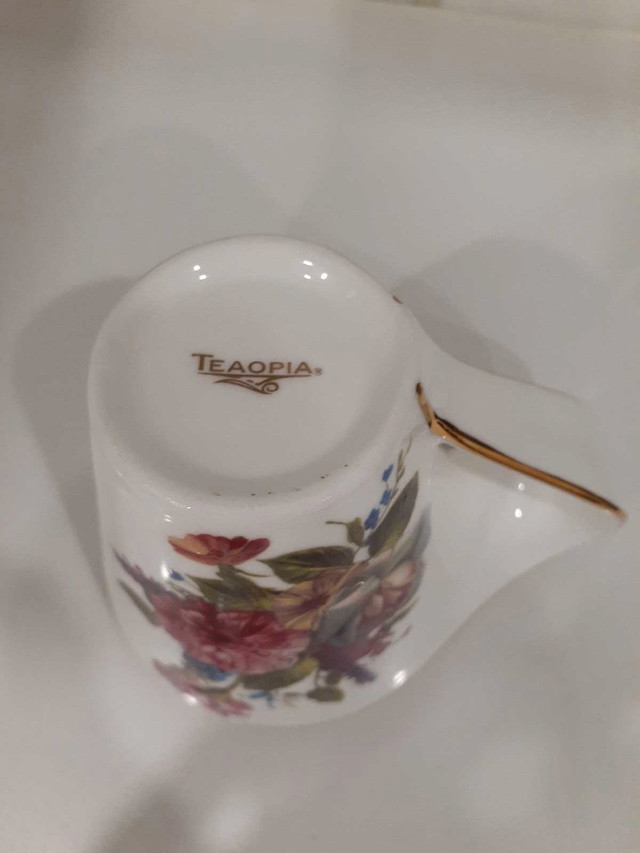 Rose design mug by TEAOPIA  in Kitchen & Dining Wares in City of Toronto - Image 3