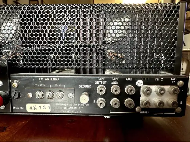 McIntosh Mac1700 stereo receiver in Stereo Systems & Home Theatre in Kingston - Image 8