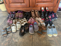 Gros lot de chaussures pour petite fille 
