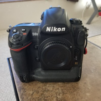 Nikon D3s with 2 batteries and charger