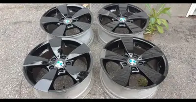 **PHOTOS à titre d'exemple de ce que j'ai en stock** Plusieurs variété de MAGS & PNEUS HIVER & ÉTÉ À...