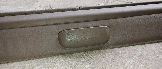 2000 Toyota 4runner Limited beige trunk cover, rear cargo cover in Other Parts & Accessories in Hamilton - Image 3