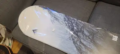 Neuf dans son emballage Marque Seven Peaks Fixation aussi disponible pas cher. 155cm 140$
