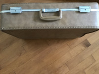 VINTAGE HARD CASE JCPENNY BRAND LUGGAGE BROWN