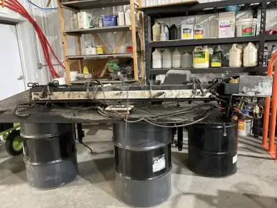 Electric Tail Gate 59wx94 in long $1000.0 306-948-7637