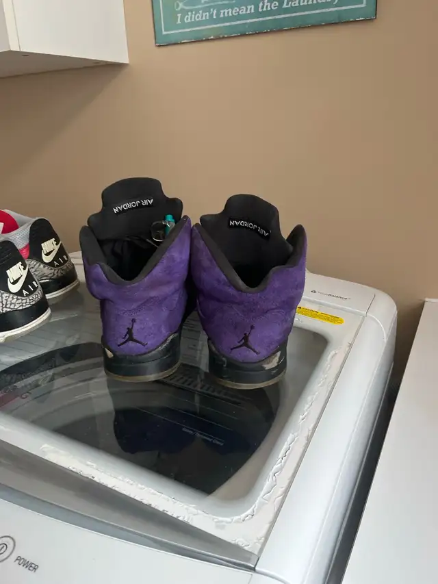 Jordan 5  size 10 Grape Jordan 3 fire red size 9.5 in Men's Shoes in Mississauga / Peel Region - Image 6