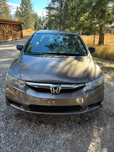 2009 Honda Civic 5 speed Manual Transmission. Excellent condition, clean and smoke free. Low Milage....