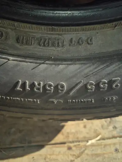 Goid year wrangler tires 10 thirty seconds