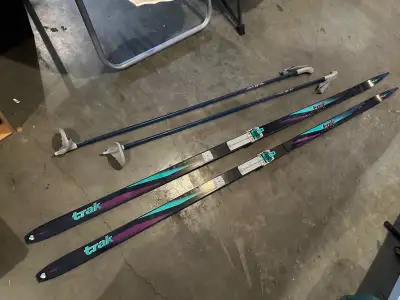 Trak Spectrum 3.6 Cross country skis with poles excellent cond, View more