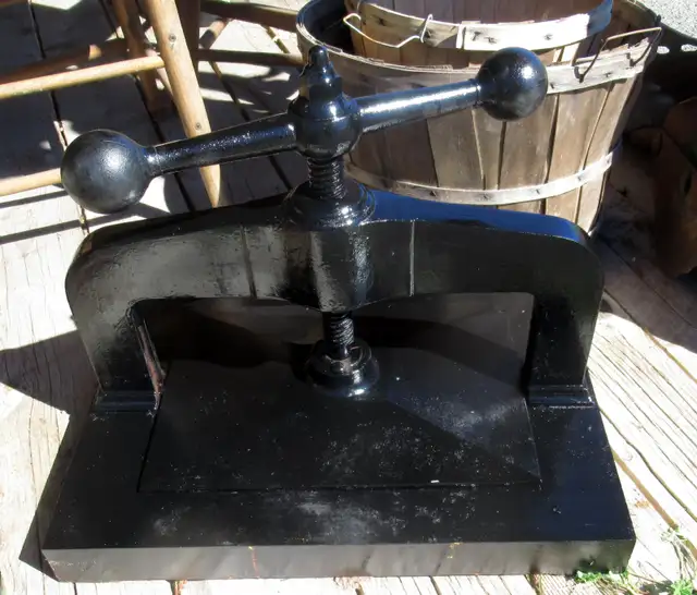 Antique Large Cast Iron Book Press63782626649731122