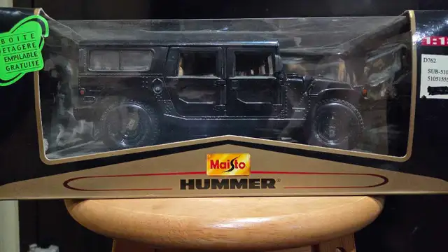 1:18 Scale Hummer and Ferrari 