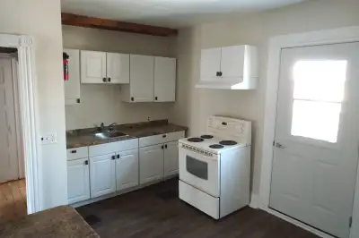 Two bedroom Apartment for rent in Hamilton in an up-and-coming neighbourhood in Central Hamilton clo...