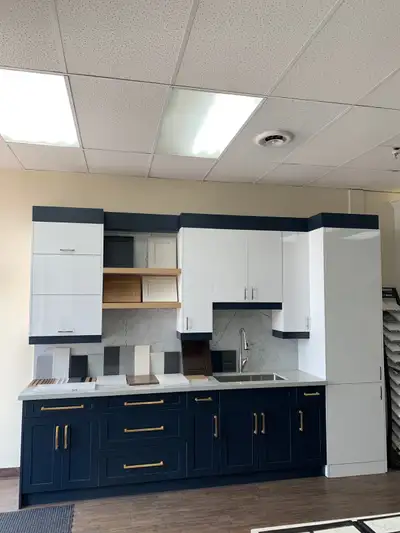 Upgrade your kitchen with these stylish and functional kitchen cabinets! These cabinets feature a mo...
