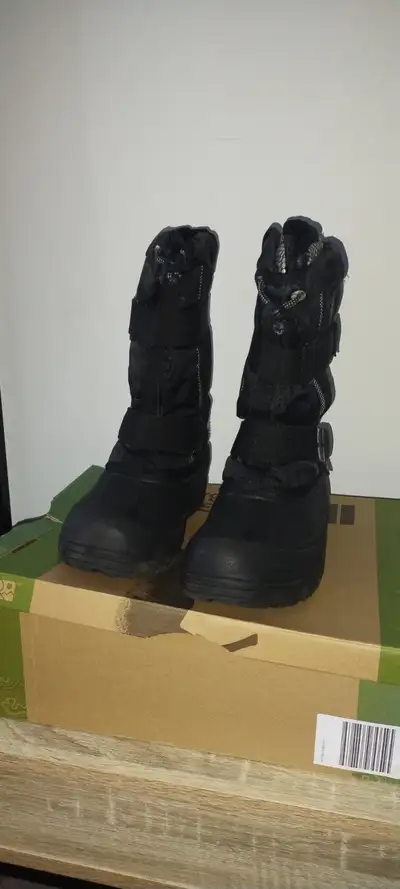 snow boots, View more