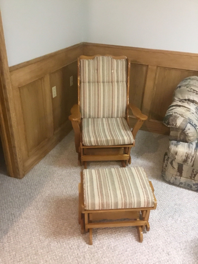 Maple Rocker Chair and Automan in Chairs & Recliners in St. Albert - Image 2