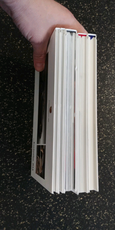 Porsche 5 livrets  Édition 2012  (4) et 2017 (1) in Arts & Collectibles in City of Montréal - Image 9