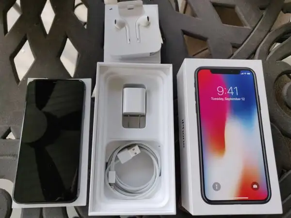 iPhone Xr, X, Xs, & Xs Max Like New Condition Unlocked in Cell Phones in City of Toronto - Image 3