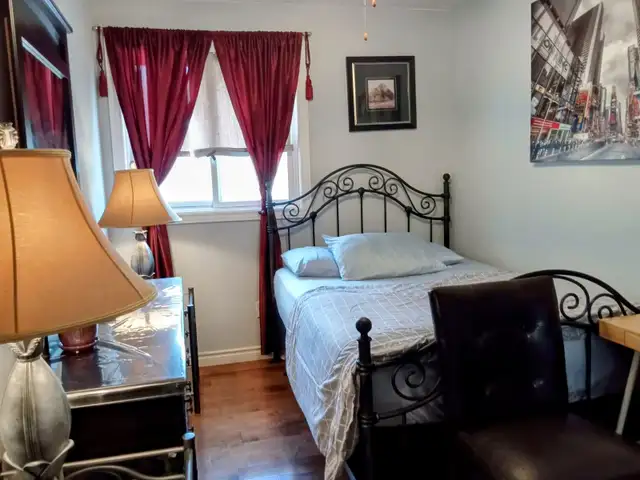 Rooms for rent to female students in Barrie, ON. in Room Rentals & Roommates in Barrie - Image 2