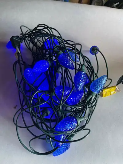 Used for 1 year $5/set I have 1 set No dead lights bulb Selling as is Pick up in Yonge / Sheppard ar...