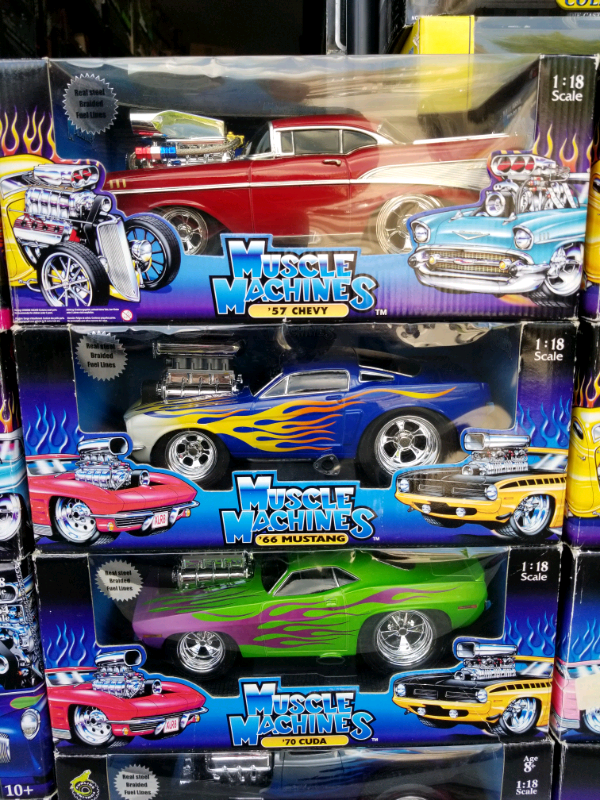 1:18 Diecast Muscle Machines Car and Truck Collection 2 in Arts & Collectibles in Markham / York Region - Image 7
