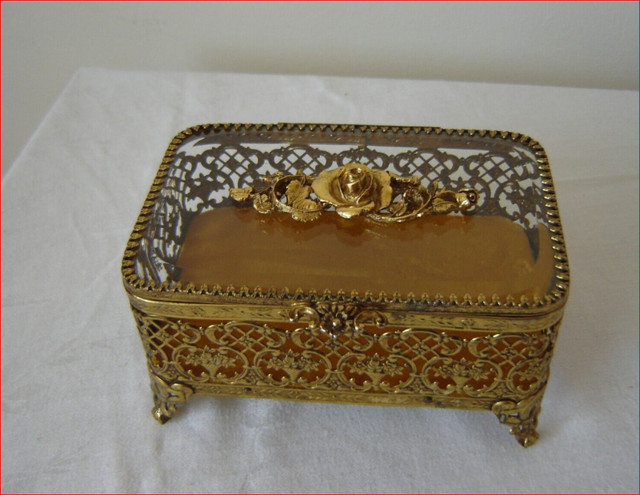 Vintage Matson Gold Filigree Jewelry Box w/ Velvet Inside, Rose in Jewellery & Watches in Winnipeg