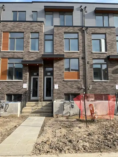 Townhome - Dufferin and Ranee (walk to Yorkdale Subway)