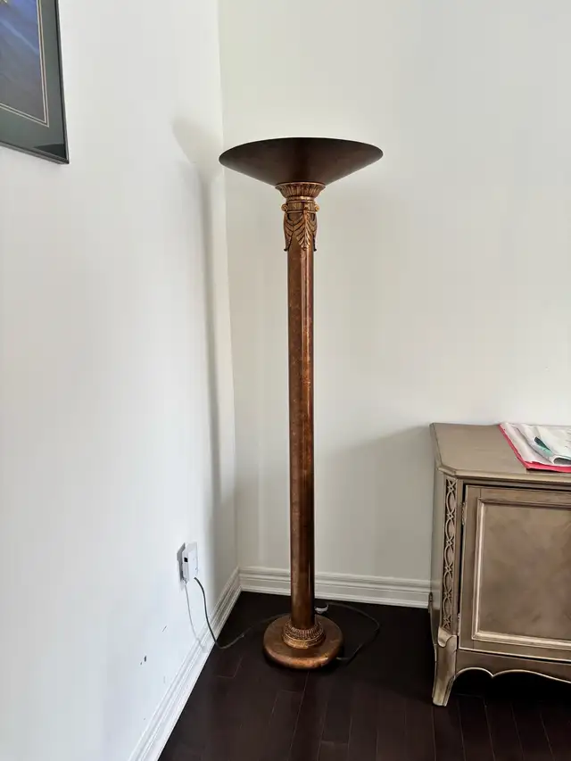 Elegant Antique Gold Torchiere Floor Lamp in Other in Markham / York Region - Image 3