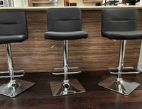 Set of 3 Black Adjustable Barstools With Backstools