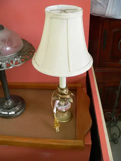 plusieurs lampe de table et plafonnier a différent prix, View more