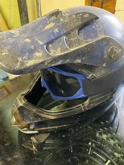 XXL motocross helmet c/w clear goggles 25 or 30 with goggles or Best offer
