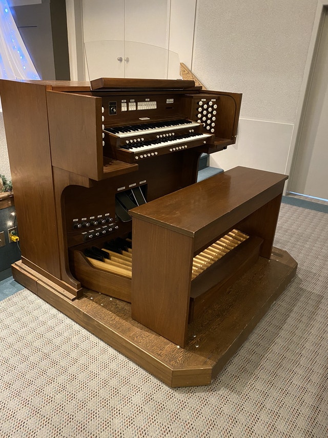 Organ (Allen Digital Computer) Pianos & Keyboards Kitchener