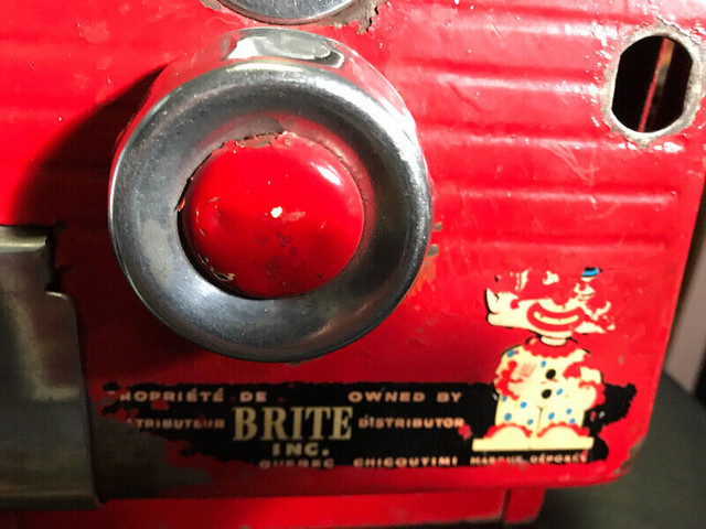 VINTAGE GUM BALL MACHINE GLASS STEEL BRITE INC NORTHWESTERN in Arts & Collectibles in Mississauga / Peel Region - Image 3