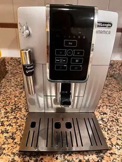 Selling my De’Longhi Dinamica Fully Automatic Coffee & Espresso Machine (ECAM35025SB) in excellent w...