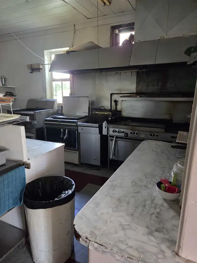 Restaurant & home for Sale in Commercial & Office Space for Sale in Saskatoon - Image 10