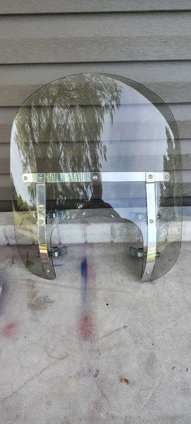 Fat Bob detachable windshield  in Street, Cruisers & Choppers in Kingston - Image 2