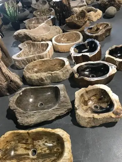 L'endroit pour une salle de bain unique et rêver, ici tout pour une salle de bain complète, vasques...