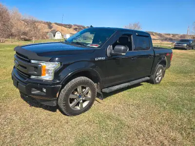 2018 Ford F150 FX4 supercrew. 5.0L 4x4. Fully equipped with heated cooled buckets and rear slider. C...