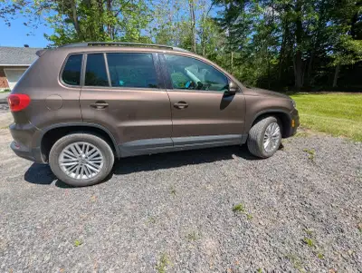 2015 VW Tiquan, safetied done, , Summer tires, Winter tires on rims, 2 sets of keys, no rust, Sunroo...