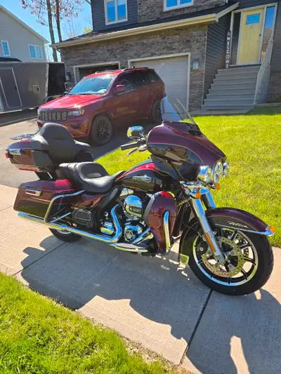 2014 Harley (bought new Aug 2015) in immaculate condition. Dealer maintained with low kms. Only 1587...