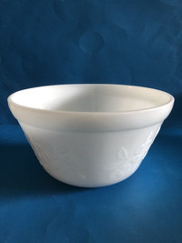 Beautiful Glass mixing Bowl/ Salad bowl/ Flower Pot 9” dia x5”H