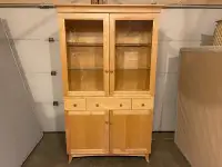 SOLID WOOD china cabinet…EXTREMELY GOOD CONDITION 