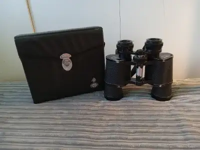 TASCO BINOCULARS .. 7 X 35 ..LIGHT WEIGHT .. COATED OPTICS .. NO CAPS .. WITH CASE .. PICK UP ON SOU...