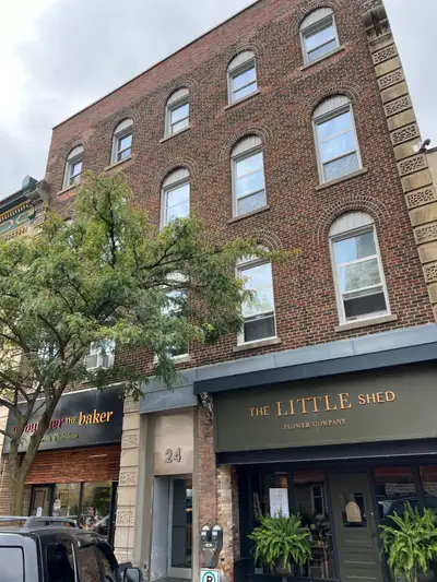 Spacious sutdio apartment on the second floor of a quiet downtown building close to restaurants, gro...