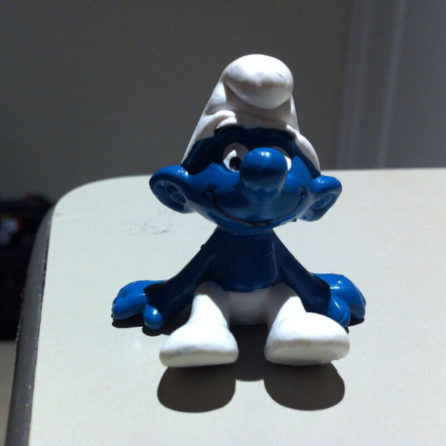 Smurfs - Vintage Relaxing Smurf (Variant 1) in Arts & Collectibles in Ottawa - Image 2