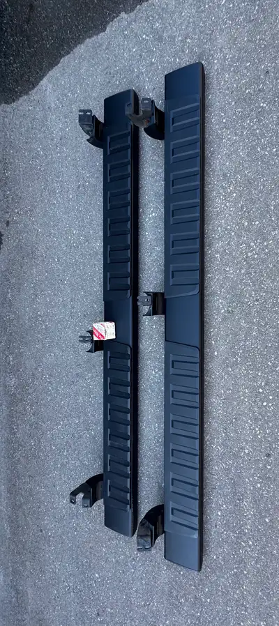 -Westin R7 step bars for double cab 16'- 23' Toyota Tacoma excellent condition $490 includes hardwar...