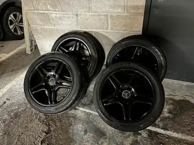 Mags-Jantes Mercedez AMG (4) et Pneus, de CLS-500 ; Aucun défaut, craque, fente, ou bosse . $640 Syl...