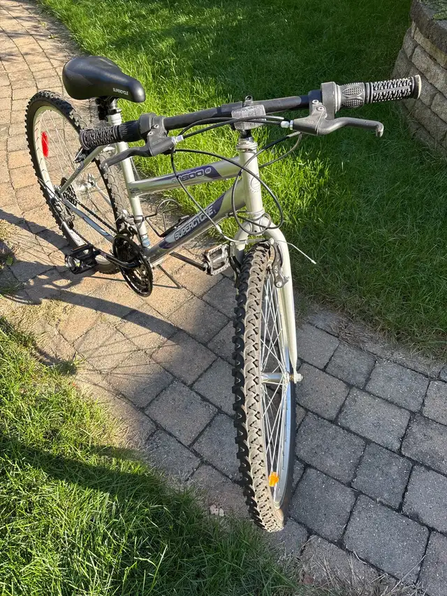  Vélo de montagne pour filles  in Cruiser, Commuter & Hybrid in Laval / North Shore - Image 3