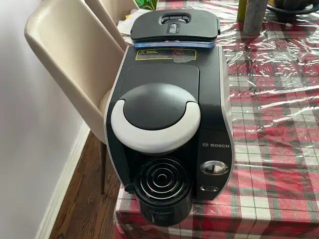 Tassimo coffee machine in Coffee Makers in Ottawa - Image 3